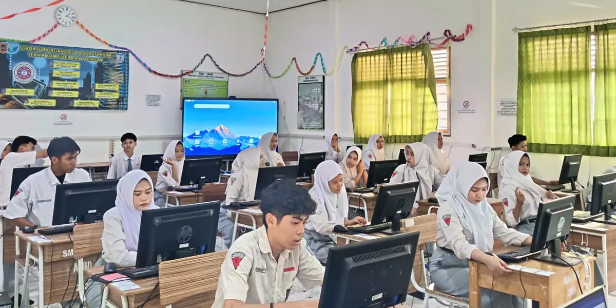 Hari Pertama Tes Kemampuan Akademik di SMKN 1 Kertak Hanyar Berlangsung Tertib, Pengawasan Silang Perkuat Integritas